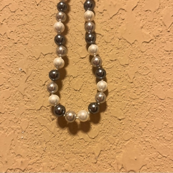 Elegant Glossy Glass Vintage Faux Pearl, White and Gray Necklace - Picture 2 of 4